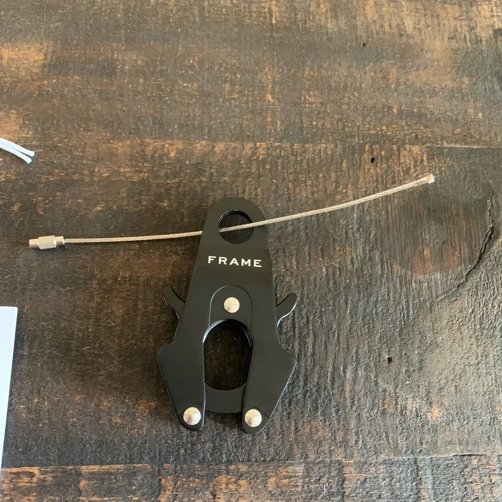 NWT-Frame Key Chain - Picture 4 of 8